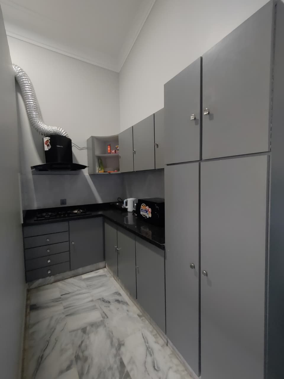 10 Bedroom Near Aga Khan, Dhoraji