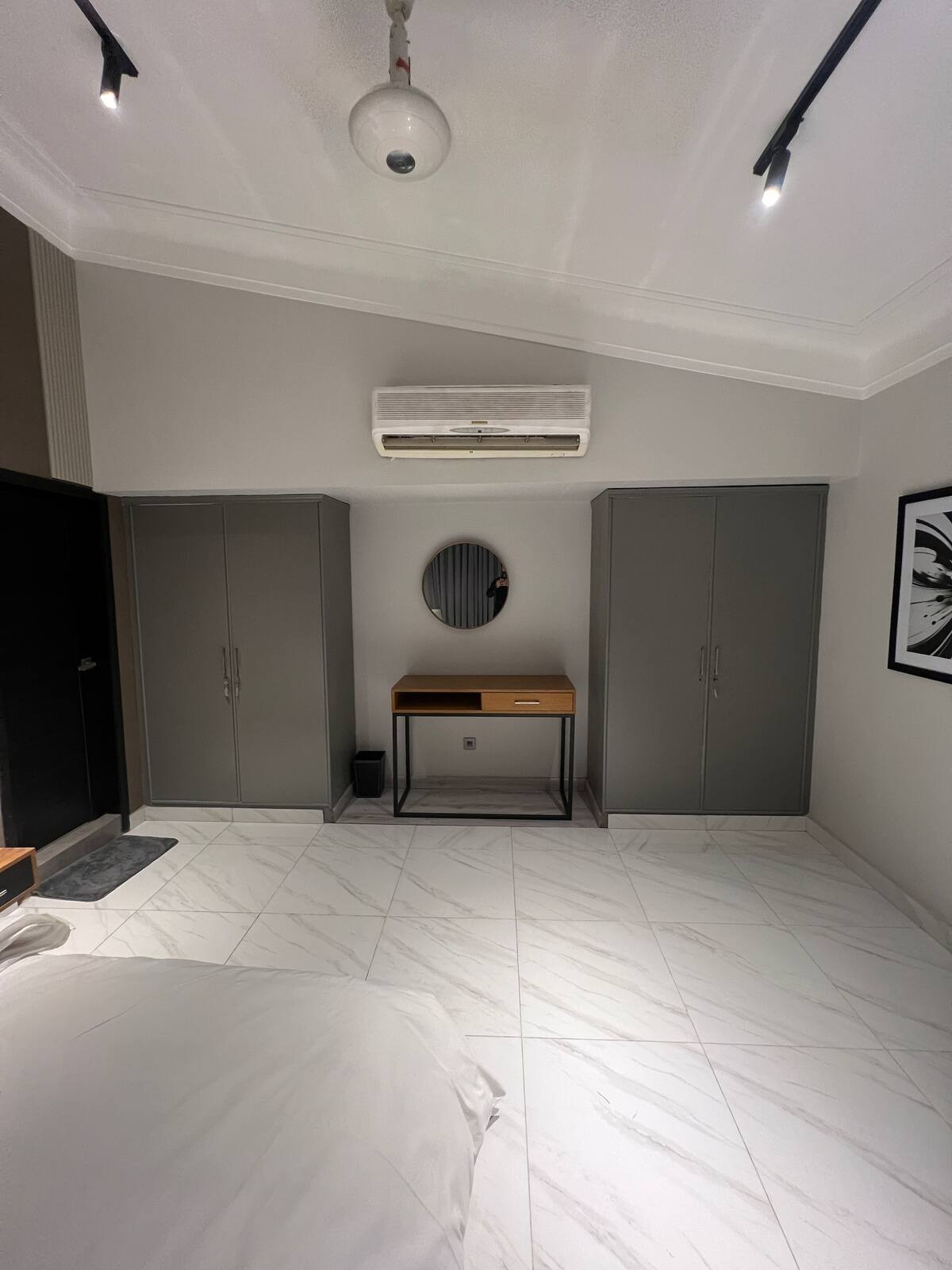 1 Bedroom Master Suite in Dhoraji (Aga Khan)