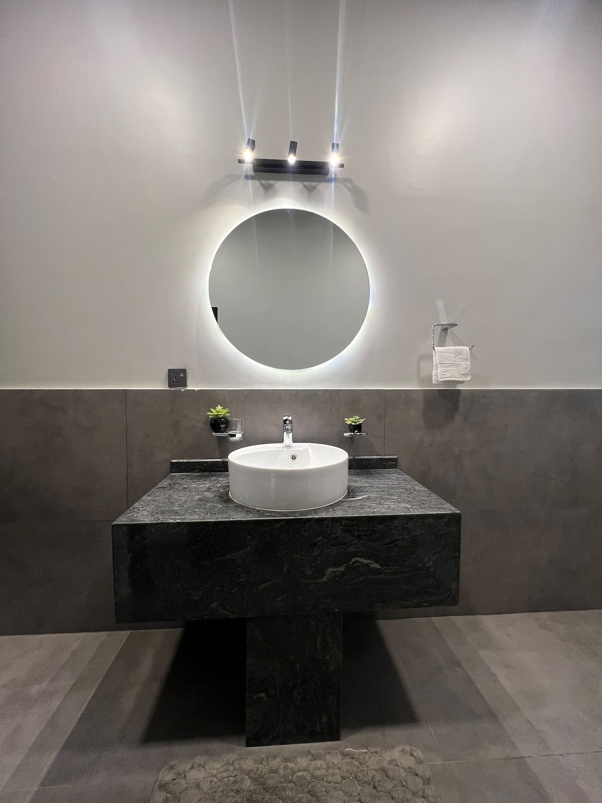 3 Bedroom Ground Unit in Dhoraji (Aga Khan)